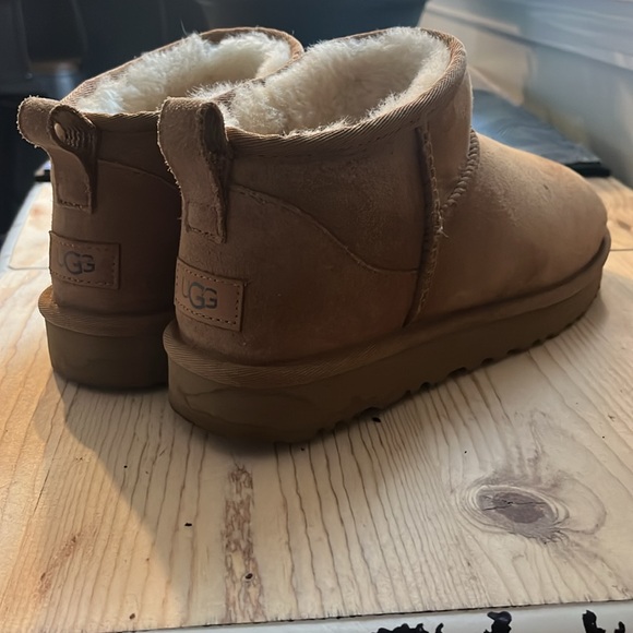 GREAT CONDITION UGG ULTRA MINI BOOTS SIZE 9 - Picture 3 of 7
